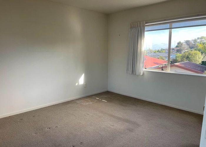  at 1/210A East Coast Road, Castor Bay, North Shore City, Auckland