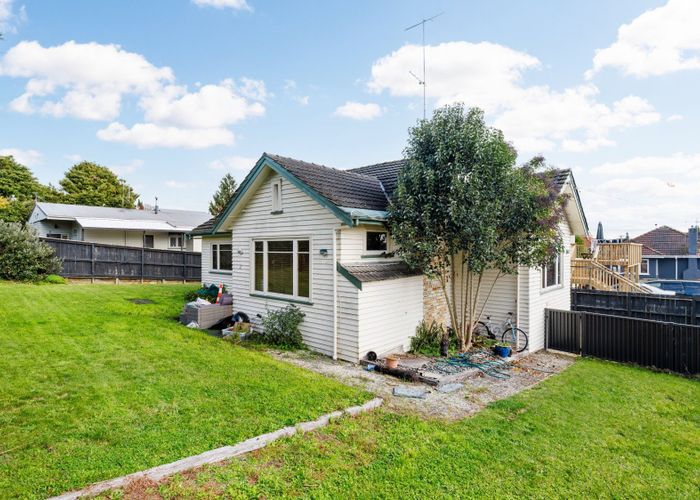  at 32 Forest Lake Road, Forest Lake, Hamilton, Waikato