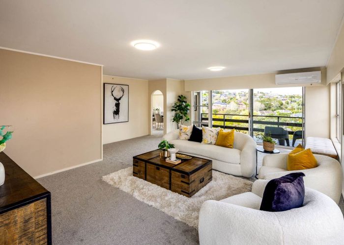  at 15 Ravenwood Drive, Forrest Hill, North Shore City, Auckland