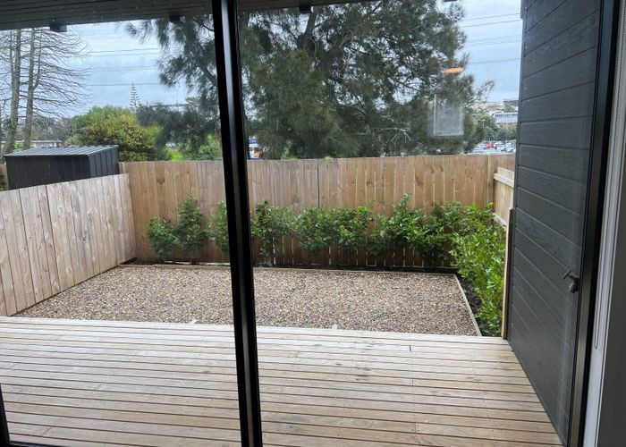  at 4/90 Swaffield Road, Papatoetoe, Auckland