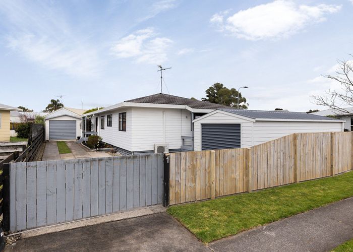  at 1 Beadle Place, St Andrews, Hamilton