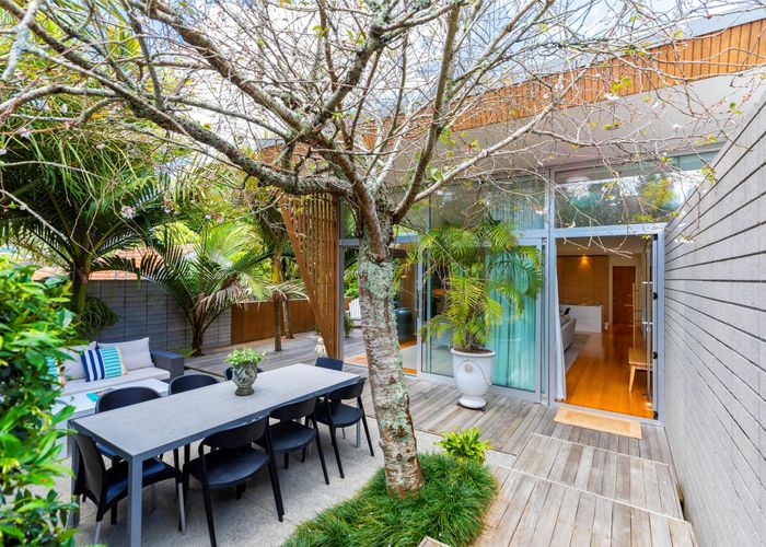  at 32 Larchwood Avenue, Westmere, Auckland