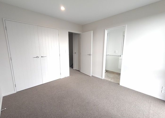  at 4/9 Beaufield Lane , Te Atatu Peninsula, Waitakere City, Auckland