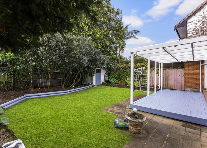  at 2/7 Roslyn Road, Mount Wellington, Auckland