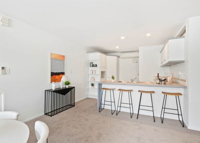  at 2/561 Blockhouse Bay Road, Blockhouse Bay, Auckland City, Auckland