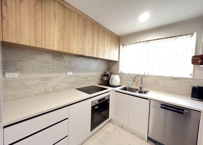  at 1/33 Penion Drive, Flat Bush, Auckland