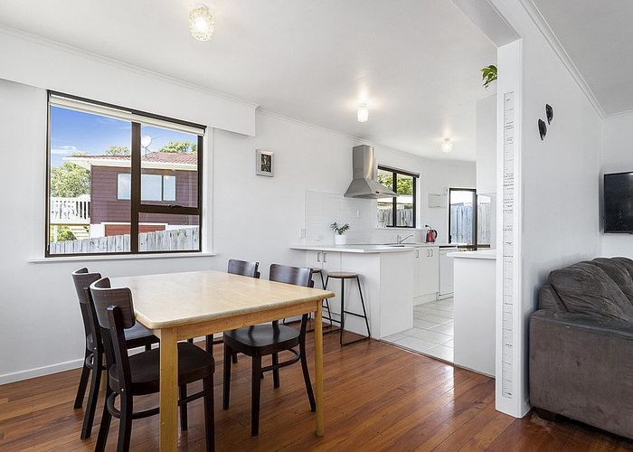  at 7A Lex Avenue, Green Bay, Waitakere City, Auckland