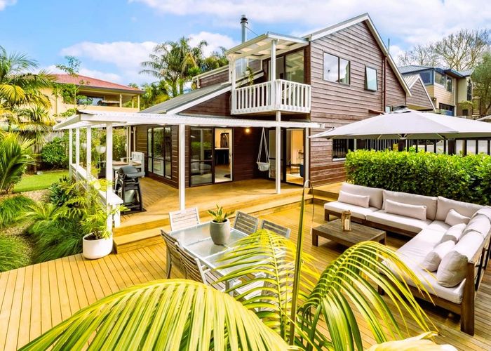  at 2/22 Lagoon Way, West Harbour, Auckland