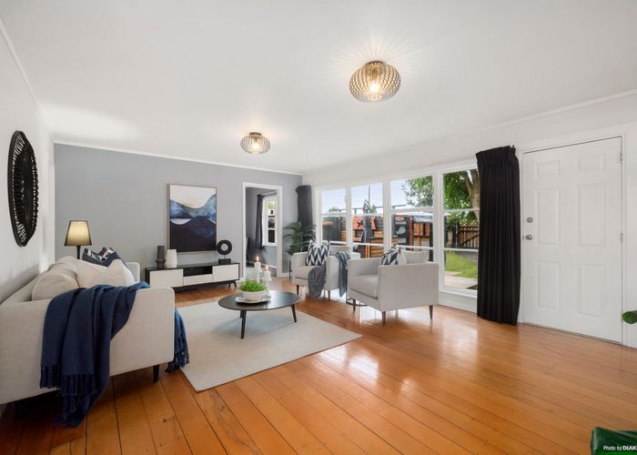  at 1/934 East Coast Road, Northcross, North Shore City, Auckland