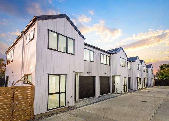  at 113 Beach Road, Te Atatu Peninsula, Waitakere City, Auckland