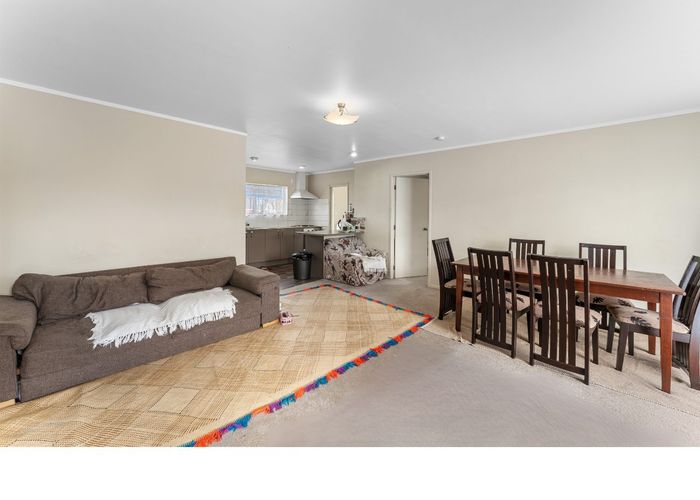  at 2/3 Ellen Street, Manurewa East, Auckland