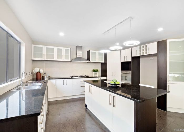  at 14 Springvale Drive, Fairview Heights, Auckland
