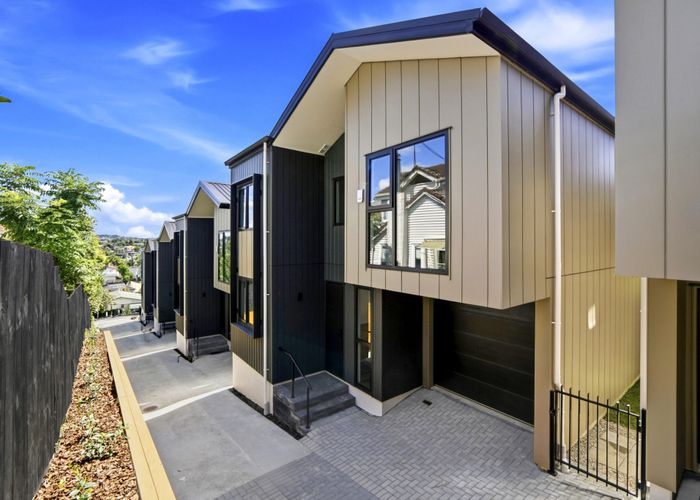  at Lot 2/584 Beach Road, Rothesay Bay, North Shore City, Auckland