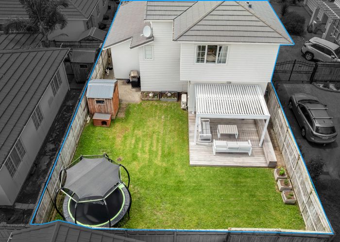  at 15 Mulvaney Crescent, Henderson, Waitakere City, Auckland
