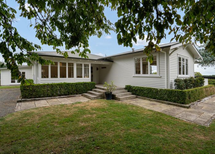  at 1070 Kaipaki Road, Cambridge