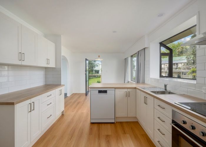  at 2/25 Seaview Terrace, Mount Albert, Auckland