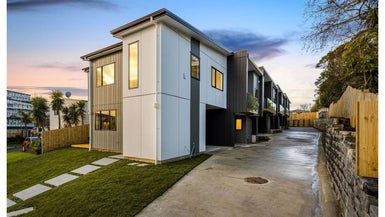  at 3/3 Pomelo Road, Te Atatu South, Auckland