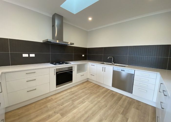  at 2 Weweia Close, Kenepuru, Porirua