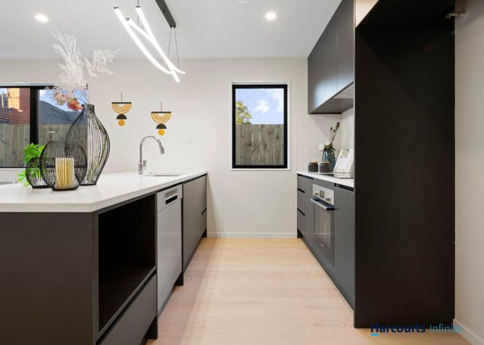  at 2/8 Deuxberry Avenue, Northcote, North Shore City, Auckland