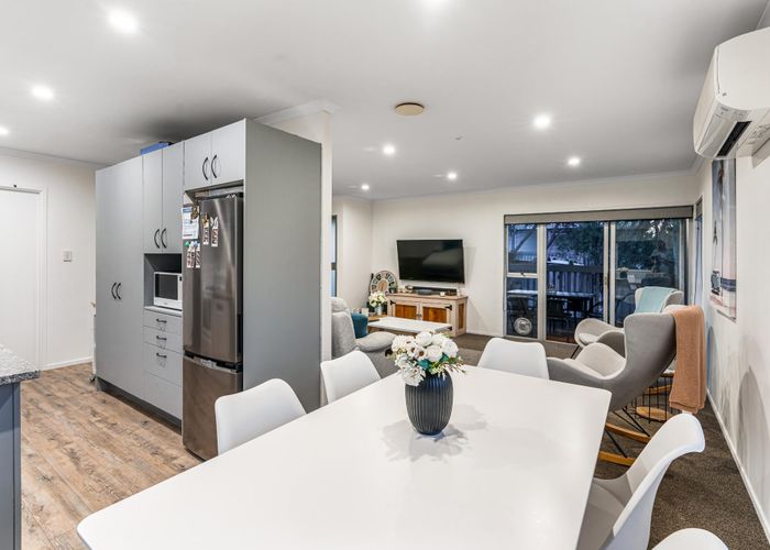  at 2 Katrina Place, Massey, Auckland