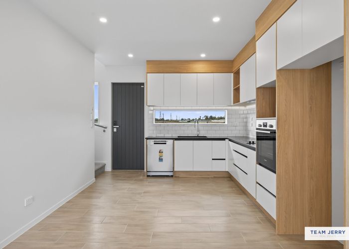  at 4 Longview Oak Lane, Rosehill, Papakura, Auckland
