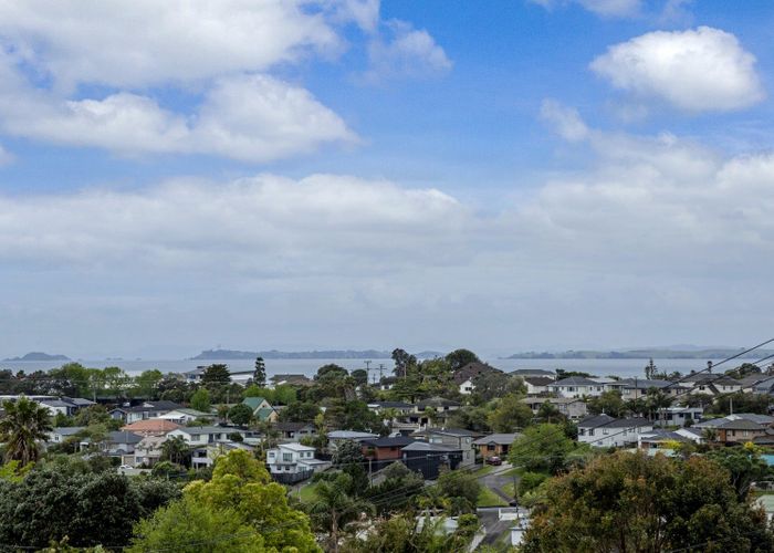  at 1 Phillipa Place, Browns Bay, North Shore City, Auckland