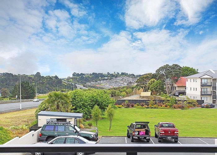  at 9E/71 Spencer Road, Oteha, Auckland
