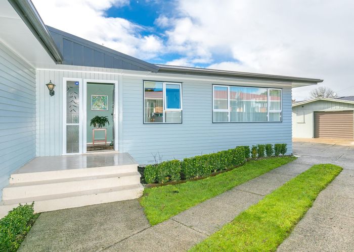  at 8 Pryce Place, Silverdale, Hamilton