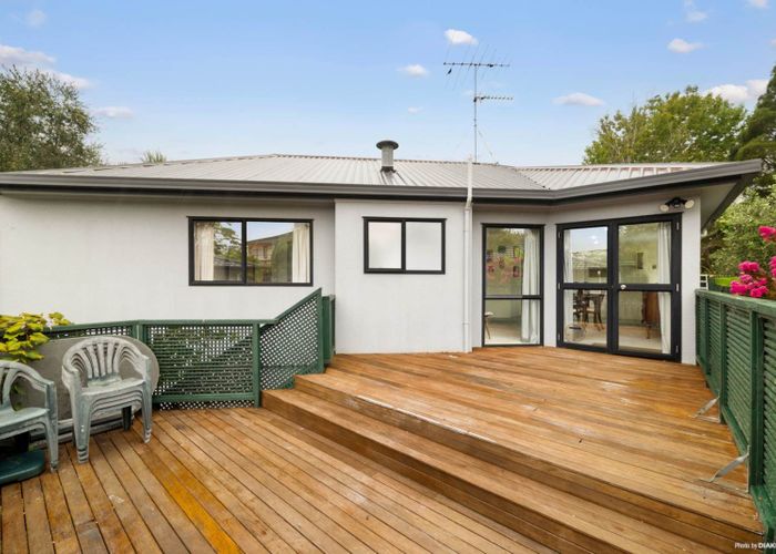  at 2/17 Manuwai Road, Torbay, North Shore City, Auckland