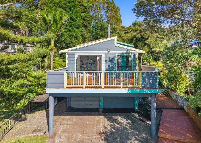  at 221 Woodlands Park Road, Titirangi, Waitakere City, Auckland