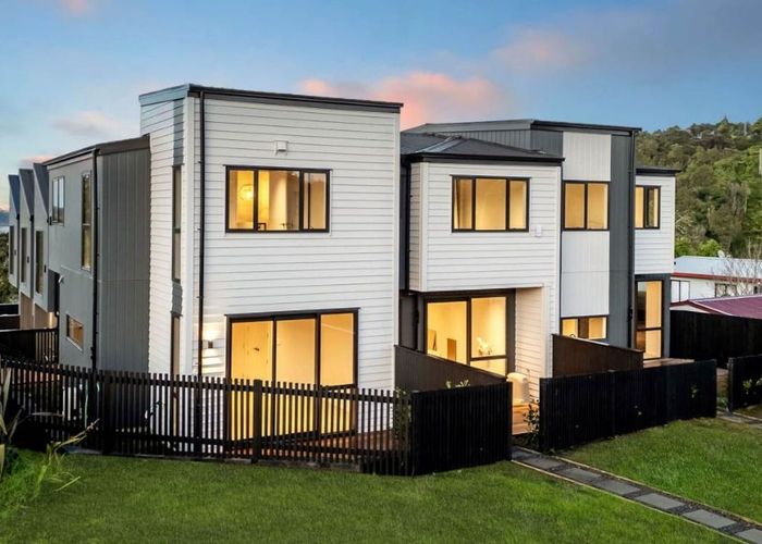  at 24B Hale Crescent, Bayview, Auckland