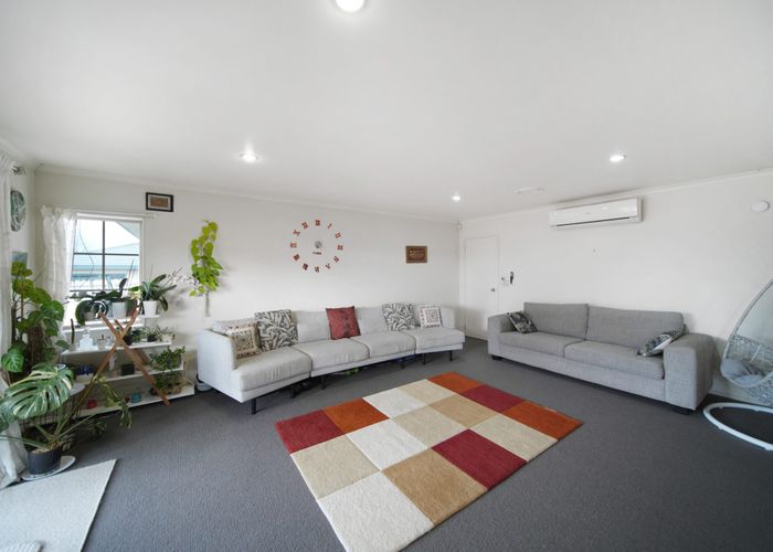  at 8 Aspenwood Place, Favona, Auckland