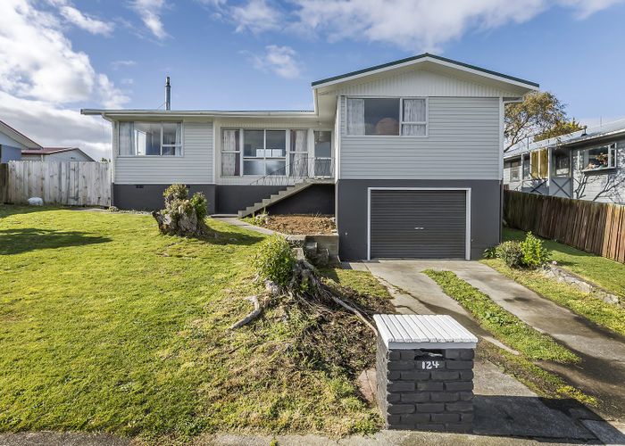  at 124 Gloaming Hill, Titahi Bay, Porirua