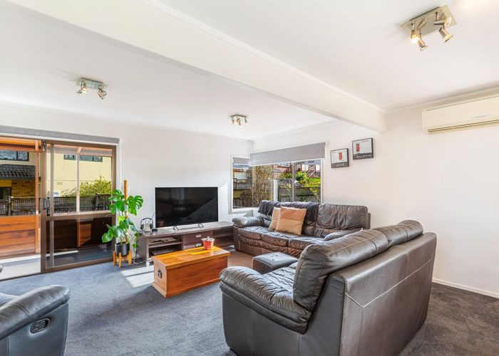  at 9 Seagrove Road, West Harbour, Auckland