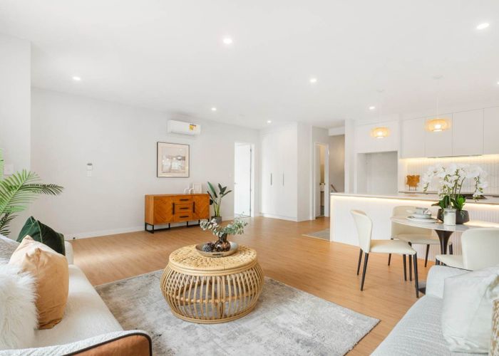  at 10 Acland Place, Botany Downs, Manukau City, Auckland