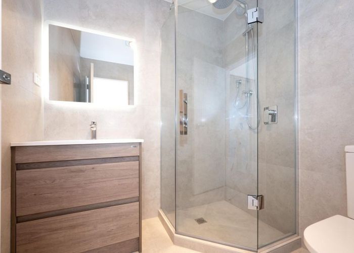  at 6/737 East Coast Road, Browns Bay, North Shore City, Auckland