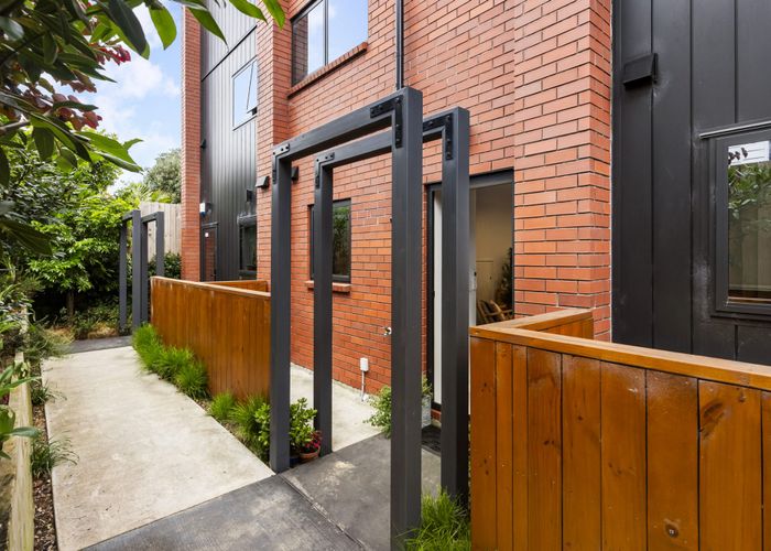  at 10/10 Yeovil Road, Te Atatu Peninsula, Waitakere City, Auckland