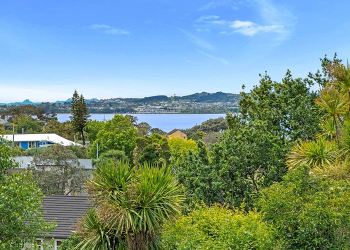 For sale 35 Glenfern Road, Mellons Bay, Manukau City, Auckland