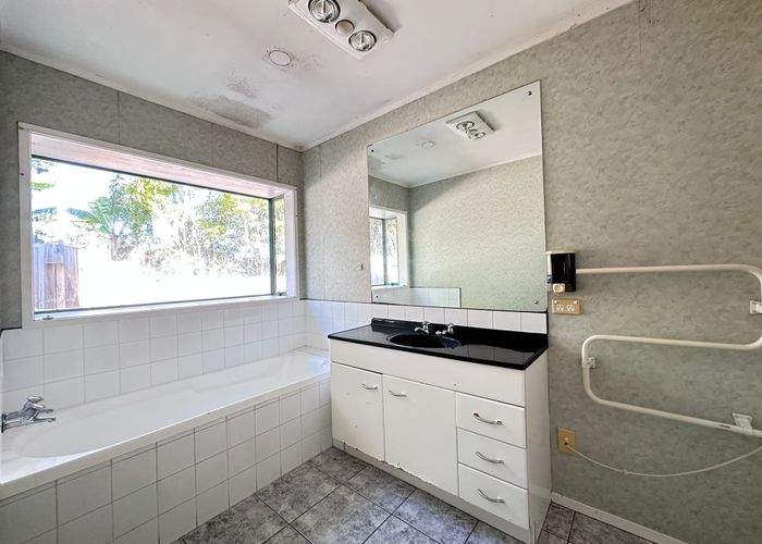  at 14 Crail Court, Goodwood Heights, Manukau City, Auckland