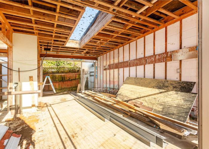  at 2/92 Titirangi Road, New Lynn, Auckland