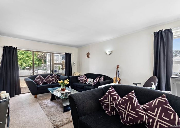  at 15 Dellwood Ave, Henderson, Waitakere City, Auckland