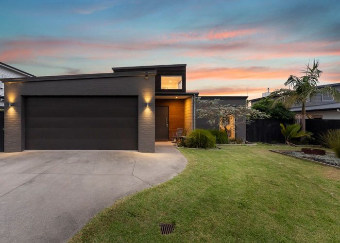  at 32 Defender Crescent, Beachlands, Manukau City, Auckland