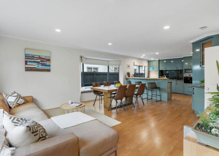  at 31 Oakwood Grove, Eastern Beach, Auckland