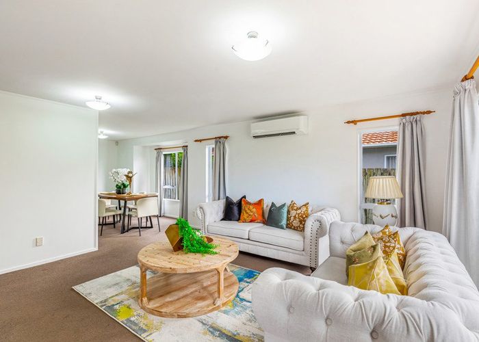  at 8E Rathgar Road, Henderson, Auckland