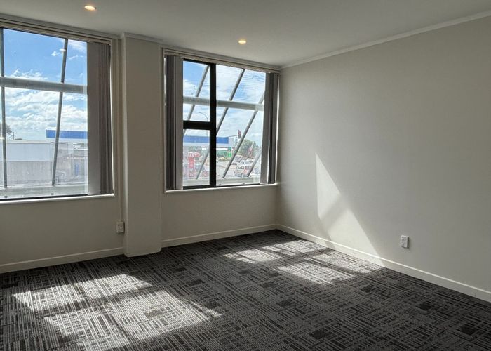  at 5/202 Great North Road, Glendene, Waitakere City, Auckland