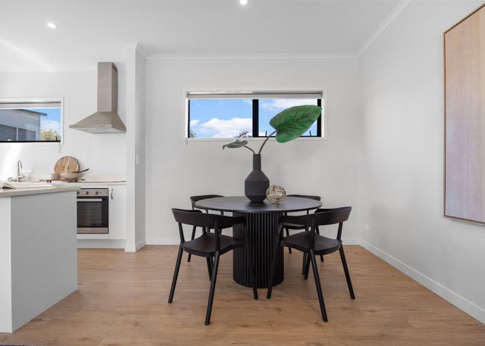  at 8/5 Peachgrove Road, Te Atatu Peninsula, Waitakere City, Auckland