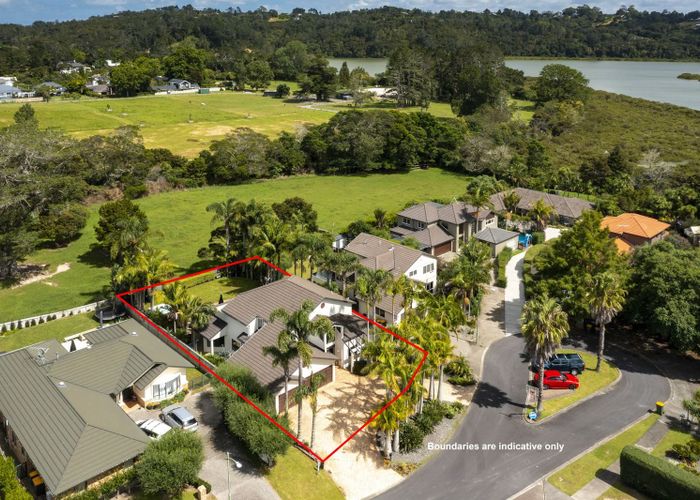  at 8 Monkton Close, Greenhithe, Auckland