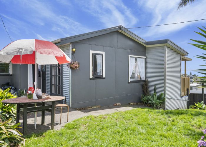  at 6 D'Oyly Drive, Stanmore Bay, Whangaparaoa