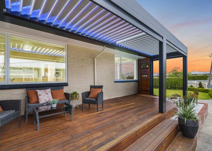  at 6 Dymock Place, Bishopdale, Christchurch City, Canterbury