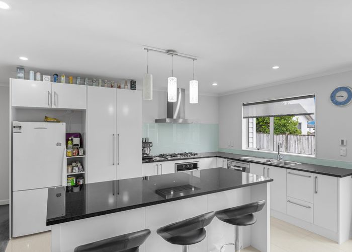  at 8 Shelby Lane, Flat Bush, Auckland